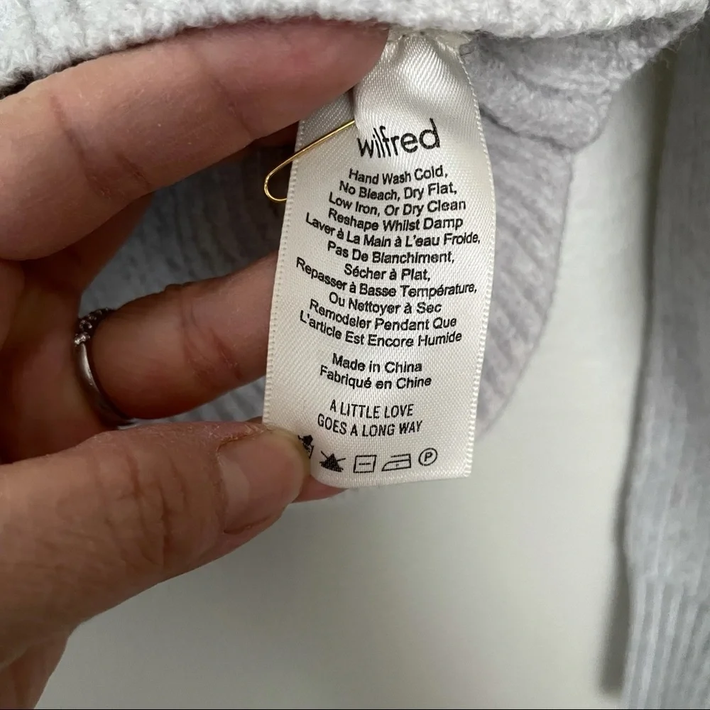 Aritzia Wilfred cropped scallop hem sweater - Picture 4 of 7